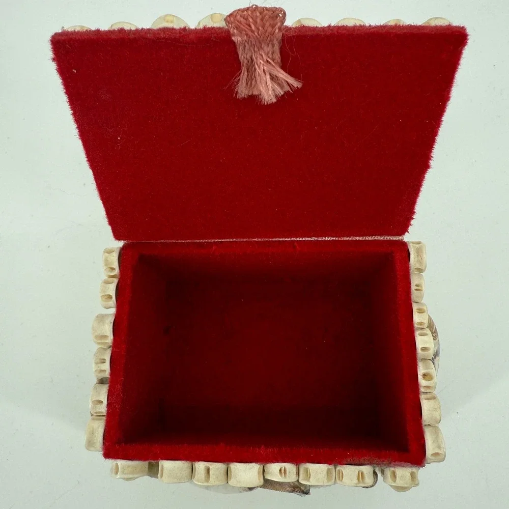 Vintage Seashell Trinket Box Shark Vertebrae Bone Rings Red Velvet Lined 3.5